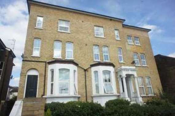 2 bedroom Flat for s...